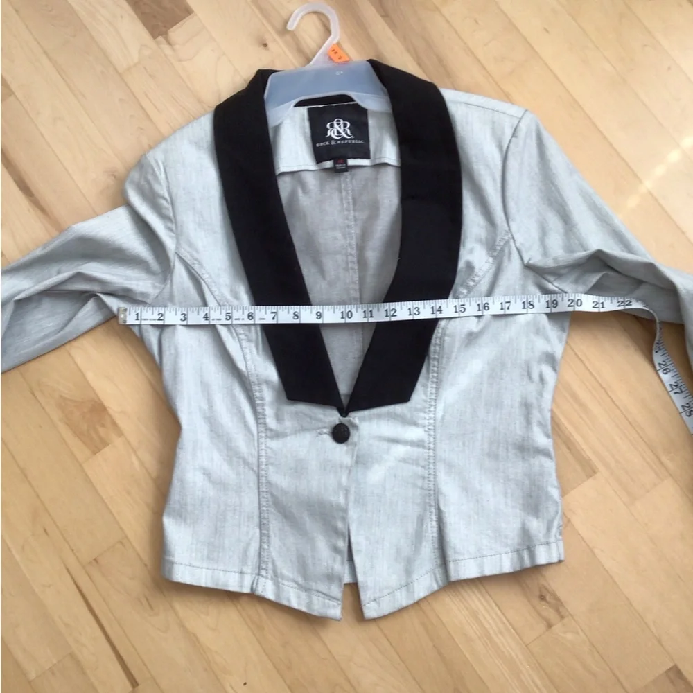 Rock & Republic Women's Gray Blazer with Black Collar - Picture 4 of 12